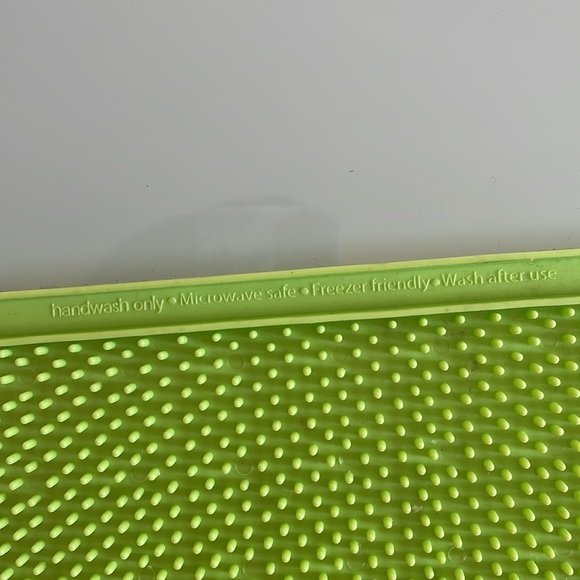 LickiMat Soother Slow Feeder for Dogs & Cats - Picture 3 of 3